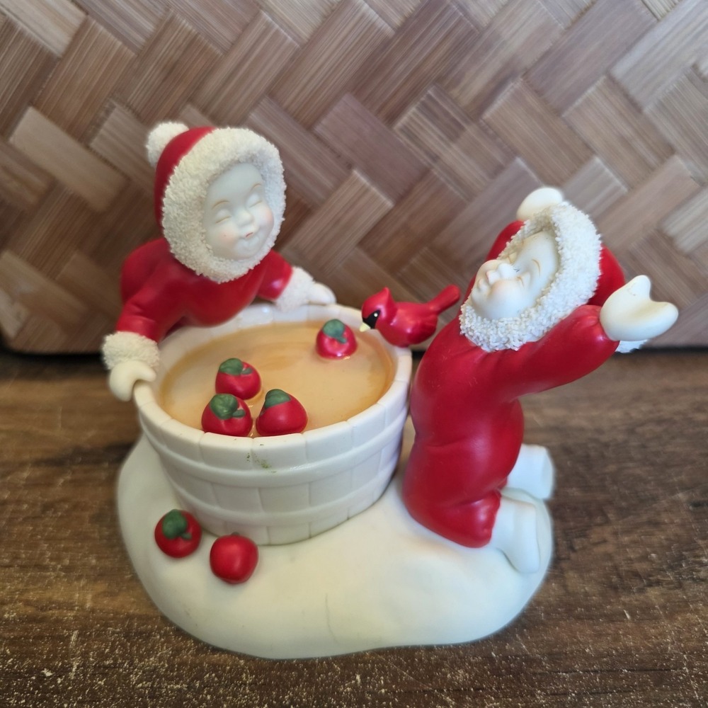 Department 56 Snowbabies on the Farm Bobbing for Apples Retired 2001 67518